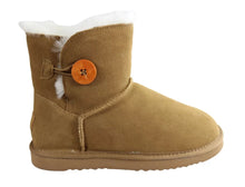 Load image into Gallery viewer, Grosby Button Ugg